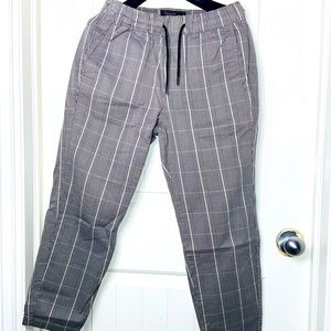 Abercrombie and Fitch pants cropped style size small inseam is 28-29
